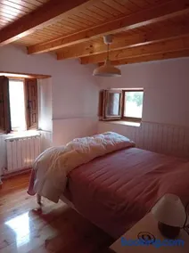 Amplia y cómoda casa de piedra con porche y jardín - Image 3