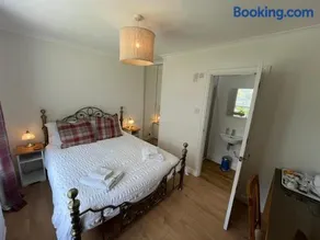21KR Bed and Breakfast, close to beach, town centre and golf - Image 1