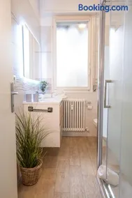 Landi 14 - Air Conditioning, Private Parking, Premium Sleep - Image 4