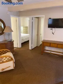 The Admiral Hotel/Motel - Image 5
