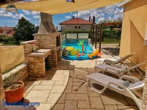 Luxury apartment Alba with pool - Image 1
