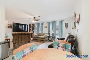 Little red house - Image 3
