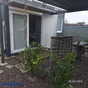 Motel Tiny House - Image 5