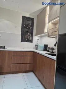 TRIO Bukit Tinggi 2-bedroom NEW Apt with NETFLIX smart tv - Image 2