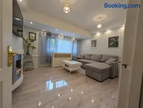 Walsall - 4 Bedroom House, Free Wi-Fi, Spacious Garden, Sleeps 9 - Image 5