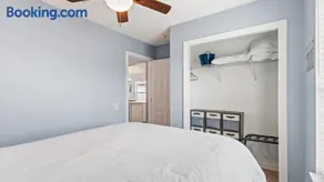 Coastal Cottage with Private Beach - Image 3