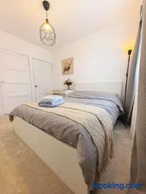 A Nice Room in Edinburgh - Image 2