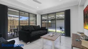 Lavish Beach House On The Surfside - Image 3