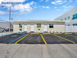 Rainbow Motel Miami - Image 1