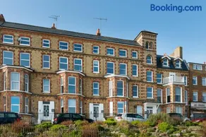 2 Bed beach front apartment with spectacular views overlooking Viking Bay - Image 3