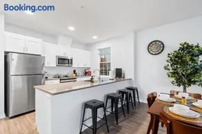Modern 2BR 2BA Condo Sleeps 8 with Gym Laundry 20 Min to NYC - Image 3
