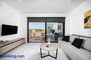 Icon Luxury Apartments - Image 4