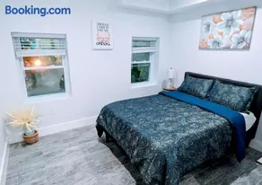 Luxurious 3 Bedroom Apt with a beautiful balcony - Image 3