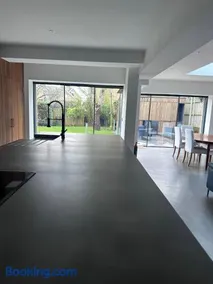 COWES Detached House 3 mins walk from town - Image 5