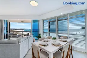 Kirra Oceanfront Views - Image 5