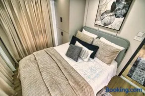 Unique Houseboat Rental - Image 5