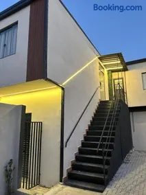 8 Studio Economic - Image 4