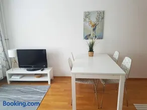 Apartment with sauna near the center - Image 1