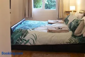 Peaceful & Central Self Contained 1 Bedroom House - Image 4