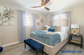 Family friendly & 5-mins to downtown Graham - Image 1