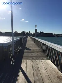 Centre of Yarmouth, Isle of Wight, sunny cottage - Image 5