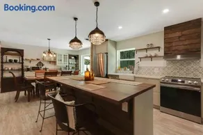 40-Ft Private Pool - Pet-Friendly 15 Min to Beach - Image 4