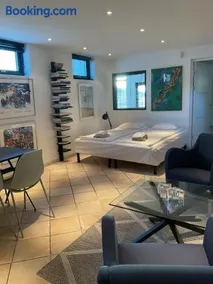Exclusive rental of the Entire Spacious Ground Floor - Image 5