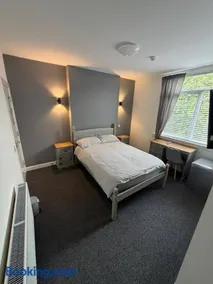 Rooms on Dunnikier Road, Kirkcaldy, Fife - opposite Victoria Hospital - Image 2