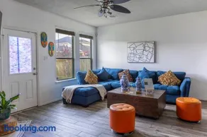 5BR BIG Home in Tomball, Game Room 10 pax - Image 1