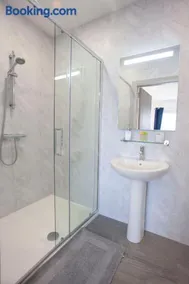 Causeway guest accommodation - Image 4
