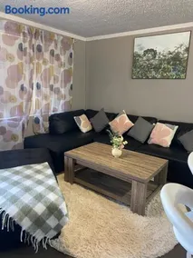 Masood Family Getaway Steps from CBD attractions - Image 1