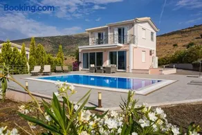 Kanfis villa with panoramic view - Image 1