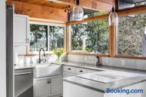 Enjoy Paradise on Lake Sammamish - Image 2