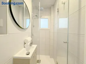 Luminoso, cómodo y buena zona - Image 3