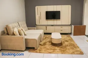 Ampla Casa com ArCond e Lazer Completo - Image 3