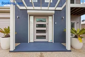 21 White Close Encounter Bay - Linen Included - Image 2