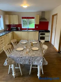 Spacious romantic party cottage with log burner and Ultrafast Fibre near pub Pet friendly - Image 2