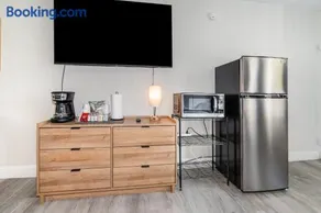 Budget & Pet Friendly Charming Family Suite - Image 4