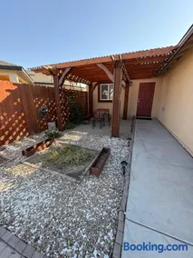 Fully Furnished Family Friendly Home - Image 2