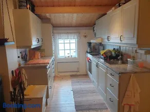 Idyllic lakeside cabin with private beach and boat - Image 3