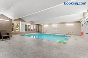 Tower city view , pool , Gym - Image 1
