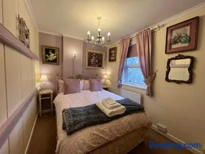 Glastonbury Rose Cottage - Magical Victorian Town Centre Stay - Image 4