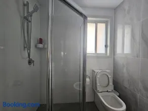 Convenient New Private granny flat - Image 4