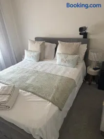 Hampton Beach Rooms Peterborough - Image 2