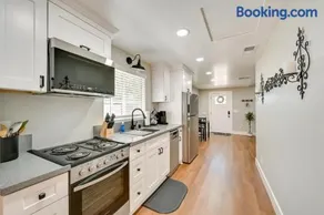 Entire 2 bedroom Pet Friendly Guest Cottage - Image 4