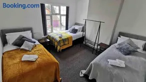 C Amazing 5 Beds Sleeps 7 For Worker or Families by Your Night Inn Group - Image 5