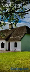 Cottage 33 Old Killarney Village Killarney V93K66X 4 King Beds Sleeps 8 Sharing - Image 3