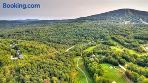 Stratton Mountain Condo with a Hot Tub! Sleeps 12! - Image 2