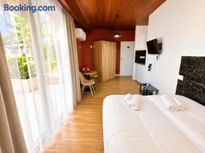 Modern Studio N1 private Kitchenette and Bathroom - Image 3