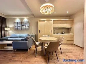Luxury Dreamland Oasis Apartment 14 - Image 2